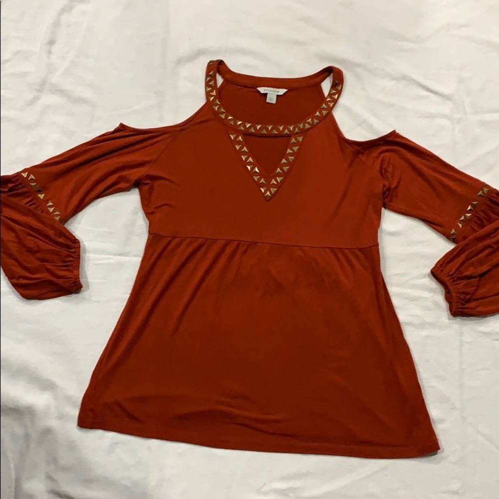 Woman off shoulder top L